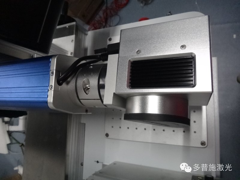 八工位LED燈泡旋轉激光打標系統(圖1)